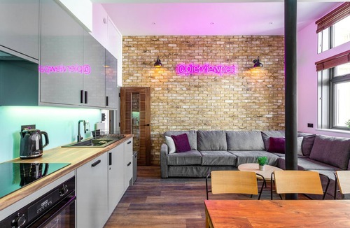 Kemptown Apartment | Pierview Pad - Party Pad that Sleeps 14 in Central Brighton - on the beach!