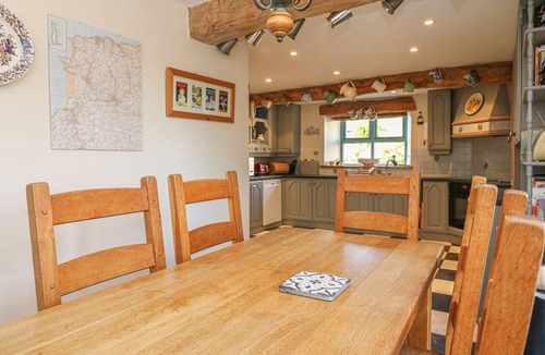 North Buckland Cottage | Pillars