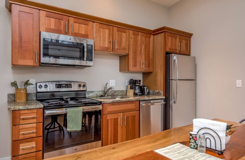 Pisgah Forest Hotel | Pilot Cove Forest Lodging