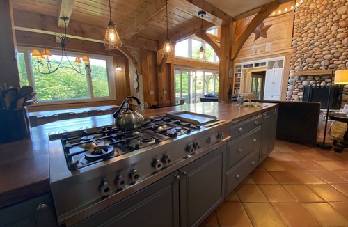 Fairview House | Pine Hollow | An Asheville Luxury Timber-Frame Home w/Hot Tub, Weddings, and More