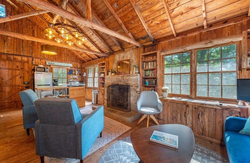 Morganton Cabin | Pine Knot Cabin | Pet-Friendly & 3 min. to Lake James!