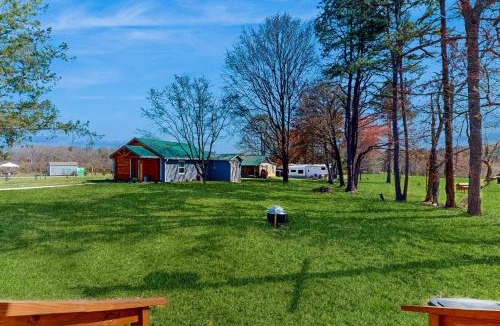 Hendersonville House | Piney Hollow - Unit B
