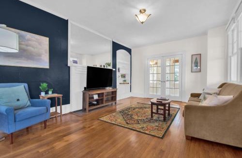 Terry Sanford House | Ping-Pong & Huge Yard Central- Fayetteville Pearl