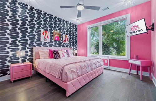 Nashville Apartment | Pink Honky-Tonk Karaoke Stage, Pink Glam & Bar