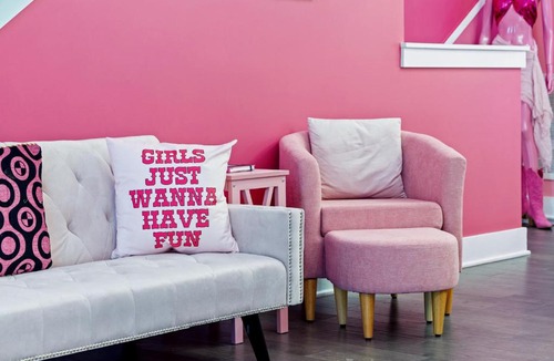 Nashville Apartment | Pink Honky-Tonk Karaoke Stage, Pink Glam & Bar