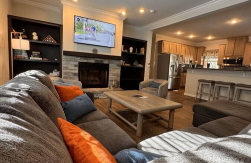 Asheville Apartment | Pisgah Retreat w/Hot Tub & Private River Access