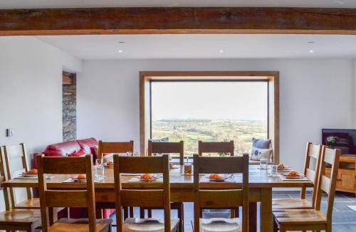 Llanwrthwl House | Pistyll Gwyn