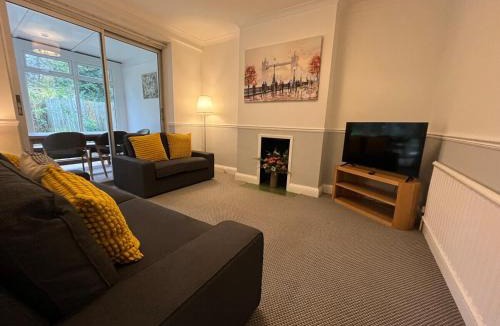 Lee House | Pitfold Road