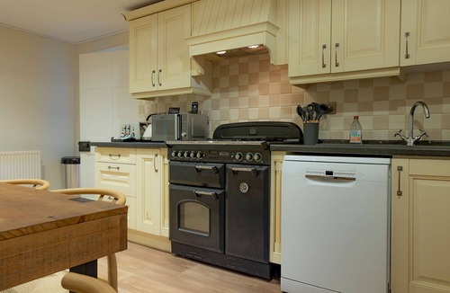 St. Andrews Ski Chalet | Playfair House | 1 min to Old Course | St Andrews