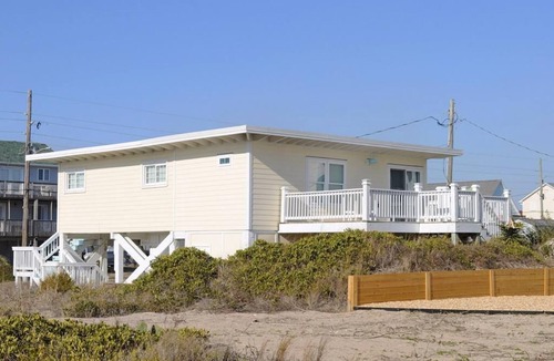 Topsail Beach House | Playin Hooky - Charming 3 Br/2 Ba Cottage! Linens included for weekly stays!