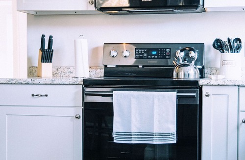 Villa Heights House | Plaza Bungalow near Uptown, NODA, light rail!