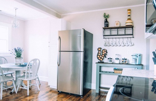 Villa Heights House | Plaza Bungalow near Uptown, NODA, light rail!