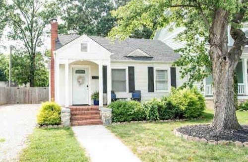 Villa Heights House | Plaza Bungalow near Uptown, NoDa, light rail!