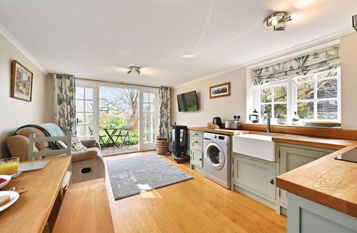 Dargate Cottage | Plum Pudding Stables by Bloom Stays - sleeps 2 guests in 1 bedroom