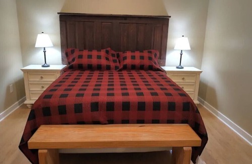 Newland House | Plumtree Mountain Retreat Studio #2