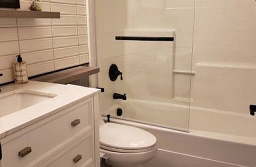 Raleigh Apartment | PLUSH COZY PRIVATE SUITE MINS from DOWNTWN RALEIGH