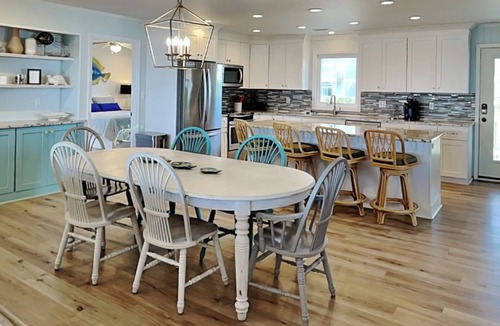 Topsail Beach House | Polly's Place | Pet Friendly + Walk to Beach!