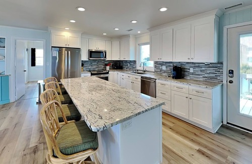 Topsail Beach House | Polly's Place | Pet Friendly + Walk to Beach!