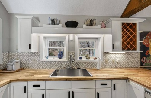 Weaverville Apartment | Pond and Hot Tub and Firepit Retreat