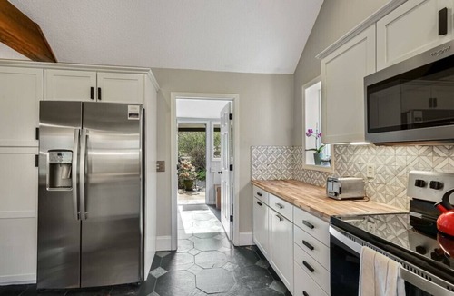 Weaverville Apartment | Pond and Hot Tub and Firepit Retreat