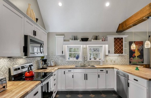 Weaverville Apartment | Pond and Hot Tub and Firepit Retreat