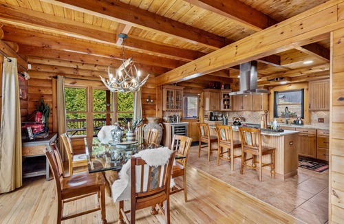 Vilas Cabin | Ponderosa 1887 - 300 degree views, 3 ensuites, hot tub, pool table