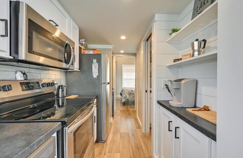 Sherrills Ford Cottage | Pool + Fishing Dock Access! Lake Norman Getaway