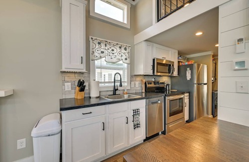 Sherrills Ford Cottage | Pool + Fishing Dock Access! Lake Norman Getaway