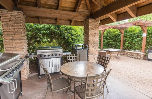 Wilmington Condo | Pool. Gym. Close to Convention Center.