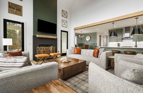 Leicester House | Pool | Hot Tub |FirePit |Golf Simulator |Sleeps 22