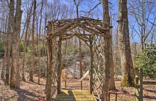 Newland House | Pool & Lake Access: Mtn-View Cottage in Newland