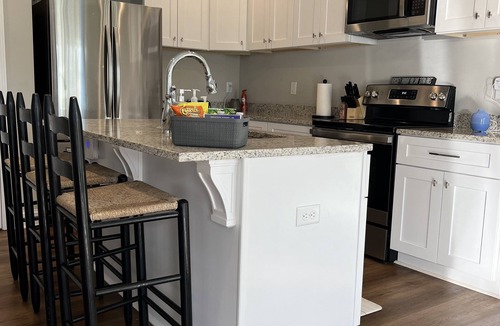 Hickory House | Pool Table, Cozy, Basketball hoop, Game console, loaded kitchen! Beautiful home