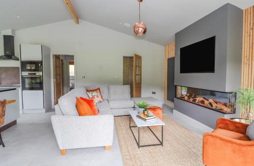 Meifod House | Pool View
