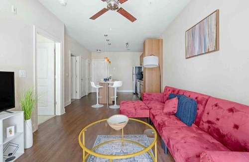 West End Apartment | Poolside Midtown one bedroom