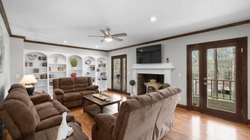 Mount Mourne House | Porch Paradise by AvantStay New Pool Firepit
