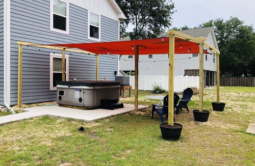Colington House | Poseidon's Getaway - Beach House: OUTDOOR HOT TUB, 2 King Beds, and 1 Queen Bed