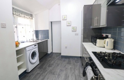 Stoke-on-Trent Cottage | POTTER'S WHEEL, family friendly, with a garden in Hanley