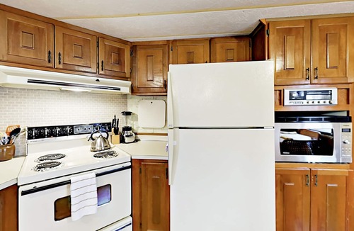 Weaverville House | POWER/WATER/INTERNET! Sunset/sunrise views, pets, firepit, trail, jacuzzi tub!