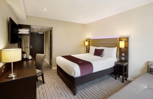 Gloucester Hotel | Premier Inn Gloucester - Longford