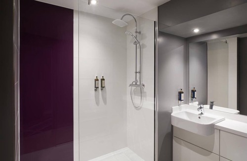 Gloucester Hotel | Premier Inn Gloucester - Quayside