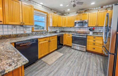 Waves House | Premier Oceanfront Dog Friendly w/Pool, Hot Tub, Elevator, Theater, Tiki Bar
