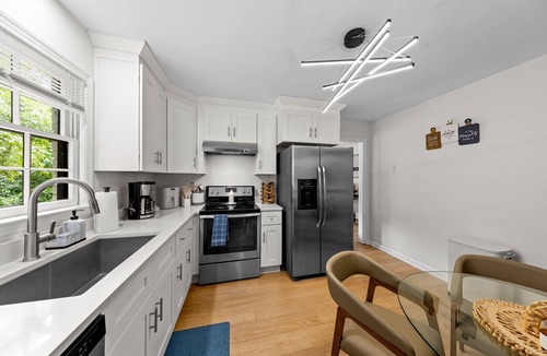 Charlotte House | Premium 3B Remodeled Home w Hot tub