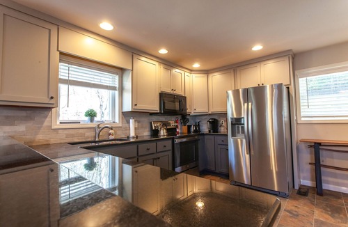 Topton House | Premium 5 Bedroom 4 kings/6 Twins LAKE FRONT Home.BOOK JUNE PROMO DEALS NOW!