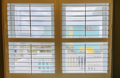 Emerald Isle Cottage | Prime Location 2nd row! Beautiful beach views from the deck!