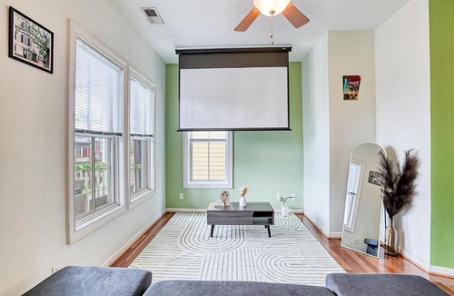Metropolitan Apartment | Prime Location - Stylish 2BR Minutes to Downtown