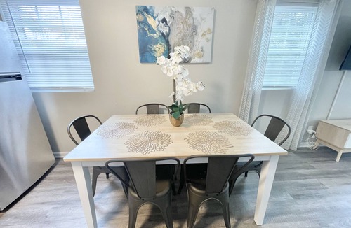 Durham Apartment | ★Prime Place ★ King Bed ★ Duke ★ Long Term Stays★