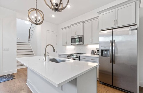 Talbot's Corner House | Prince Estate 4 Suites 2 Kitchens Huge Parking