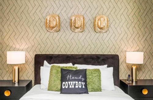 Buena Vista House | Printer's Alley Vibes Rooftop Fire Deck Karaoke