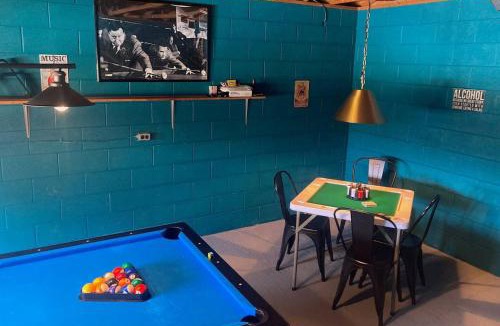 Marrowbone House | Private 1.35-Acre Estate | Hot Tub, Pool Hall & Courts | Sleeps 11
