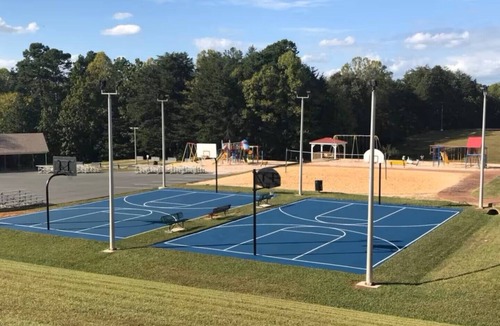 New London House | Private 2-bedroom camper at lakefront resort with wifi, pool, beach, mini golf